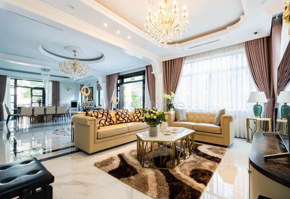 Bộ sofa phòng khách được làm từ gỗ tự nhiên bọc da vô cùng sang trọng và đẳng cấp Mẫu nội thất biệt thự tân cổ điển